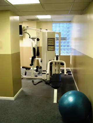 entry to courtyard at Buena Terrace Apartments in Uptown Chicago