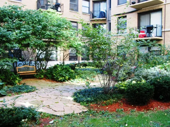 entry to courtyard at Buena Terrace Apartments in Uptown Chicago