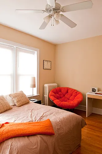 courtyard  and red brick facade of 2121 Ridge Apartments