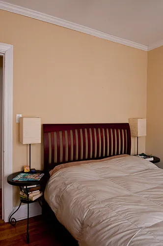 exterior view from across the street at 618 Hinman Apartments in Evanston