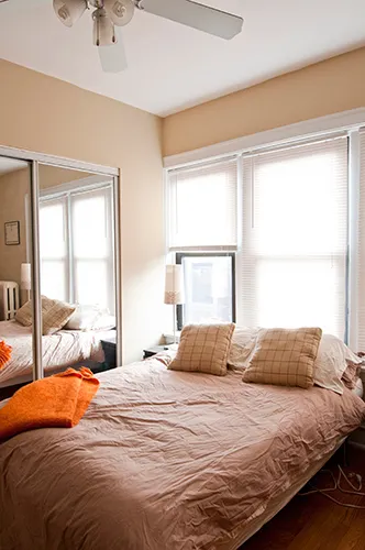 courtyard  and red brick facade of 2121 Ridge Apartments