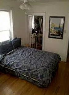 kitchen with gas range at 1003-1009 West Oakdale Apartments