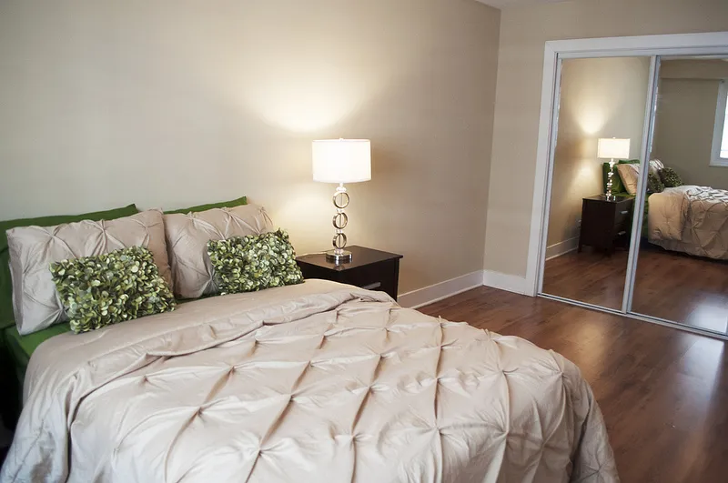 model apartment kitchen at 1410 Chicago Apartments in Evanston, IL