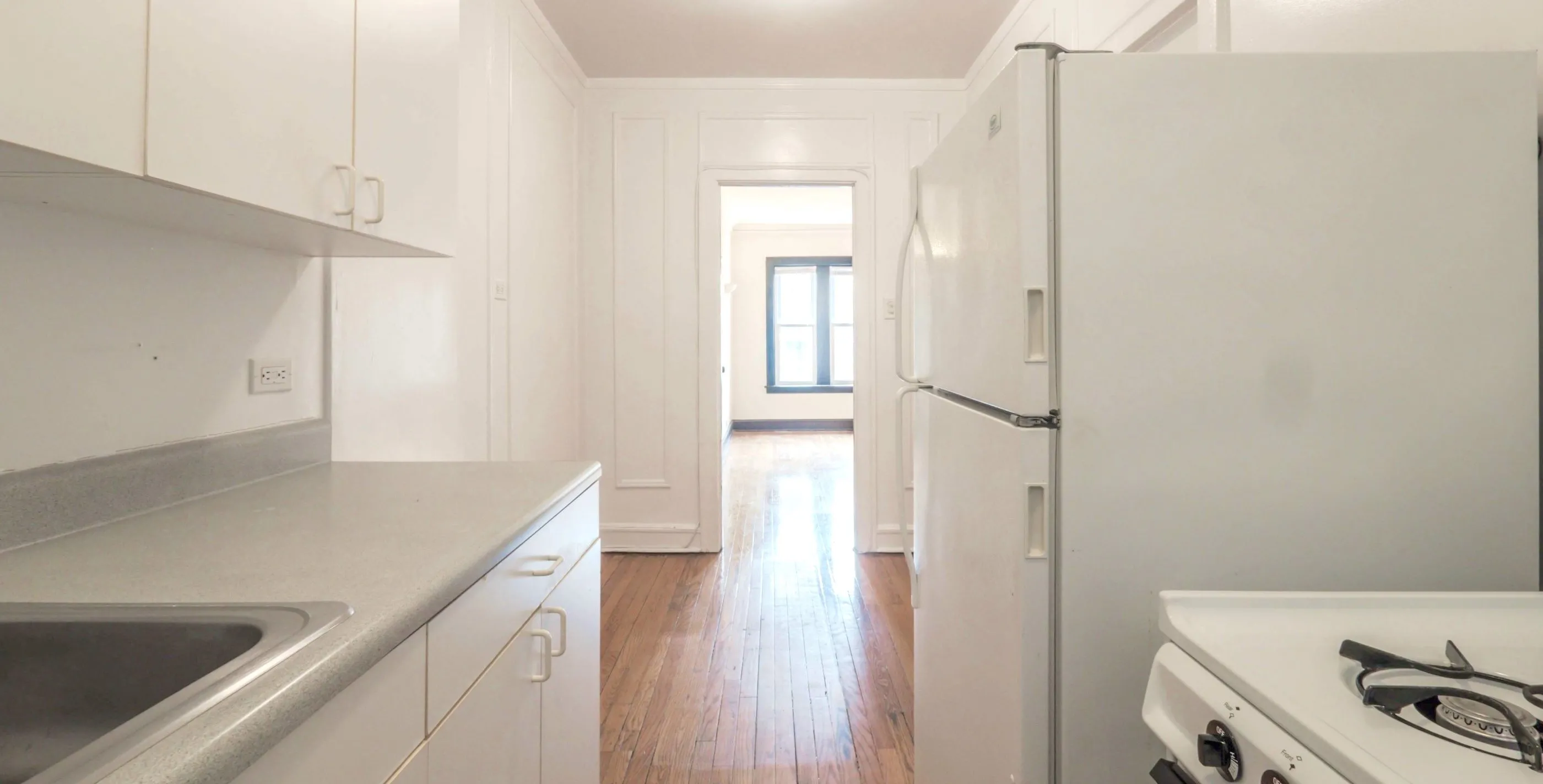 kitchen at Berteau Manor Apartments in Ravenswood, Chicago