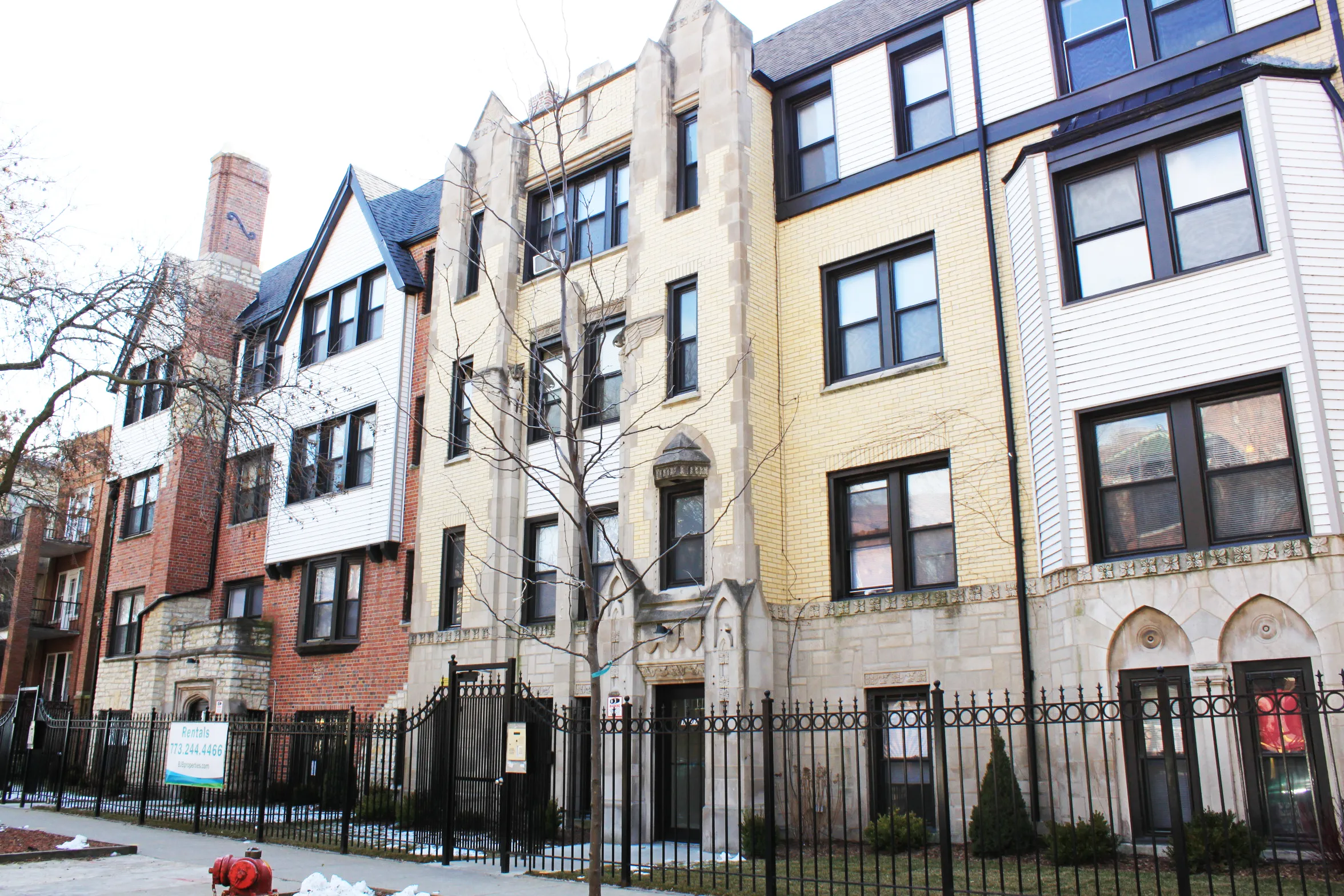 exterior front of 1063 West Columbia Apartments in Rogers Park Chicago