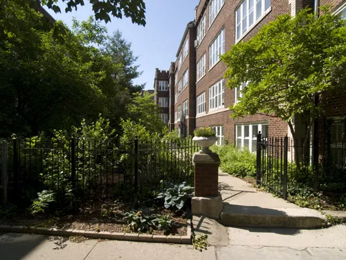 walkway and entry of Birchwood Manor Apartments in Rogers Park Chicago
