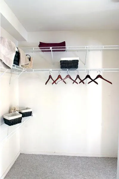 front yard and loggy of Plaisance Apartments inWoodlawn Chicago