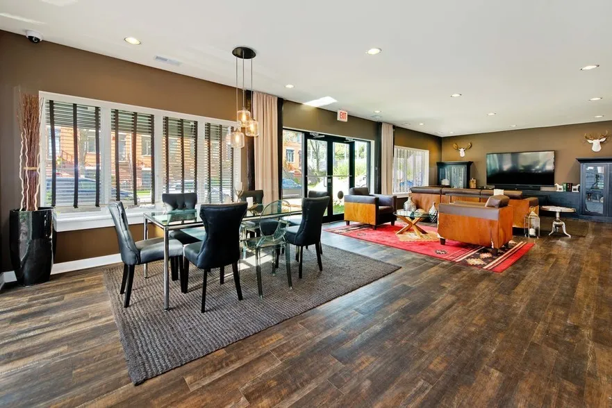 club house wide view at Ravenswood Terrace Apartments in Chicago