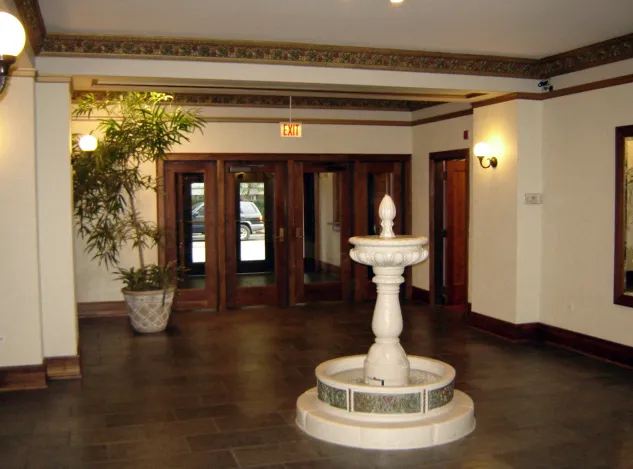 exterior facade of the Bryn Mawr Apartments in Chicago