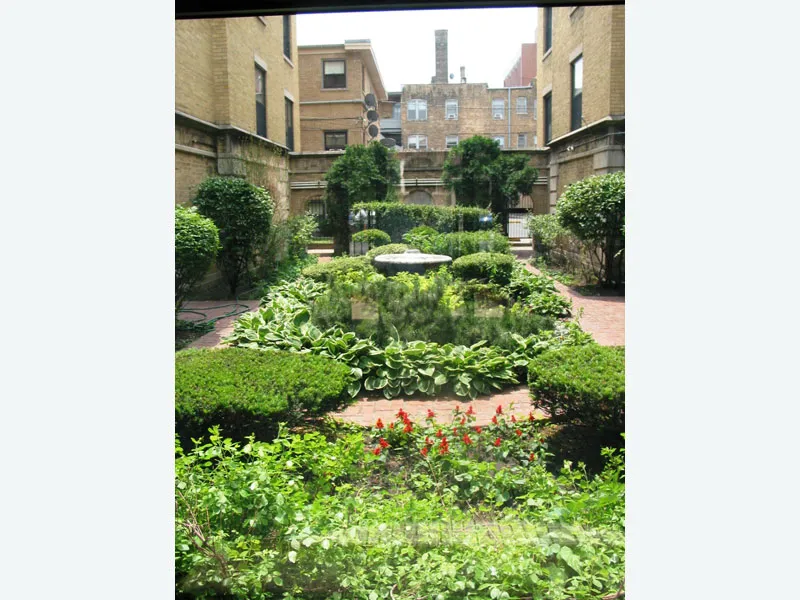 exterior entrance of Wilson Court Apartments in Ravenswood Chicago