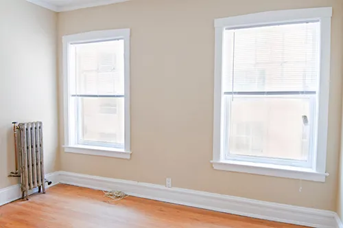 landscaped courtyard of 1509 Hinman Apartments in Evanston Illinois
