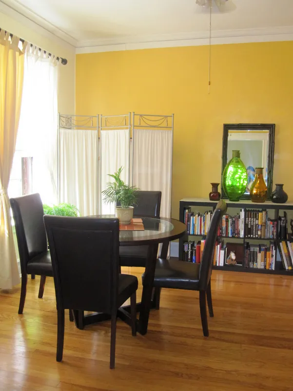 red brick exterior of 4615-4633 North Damen Apartments