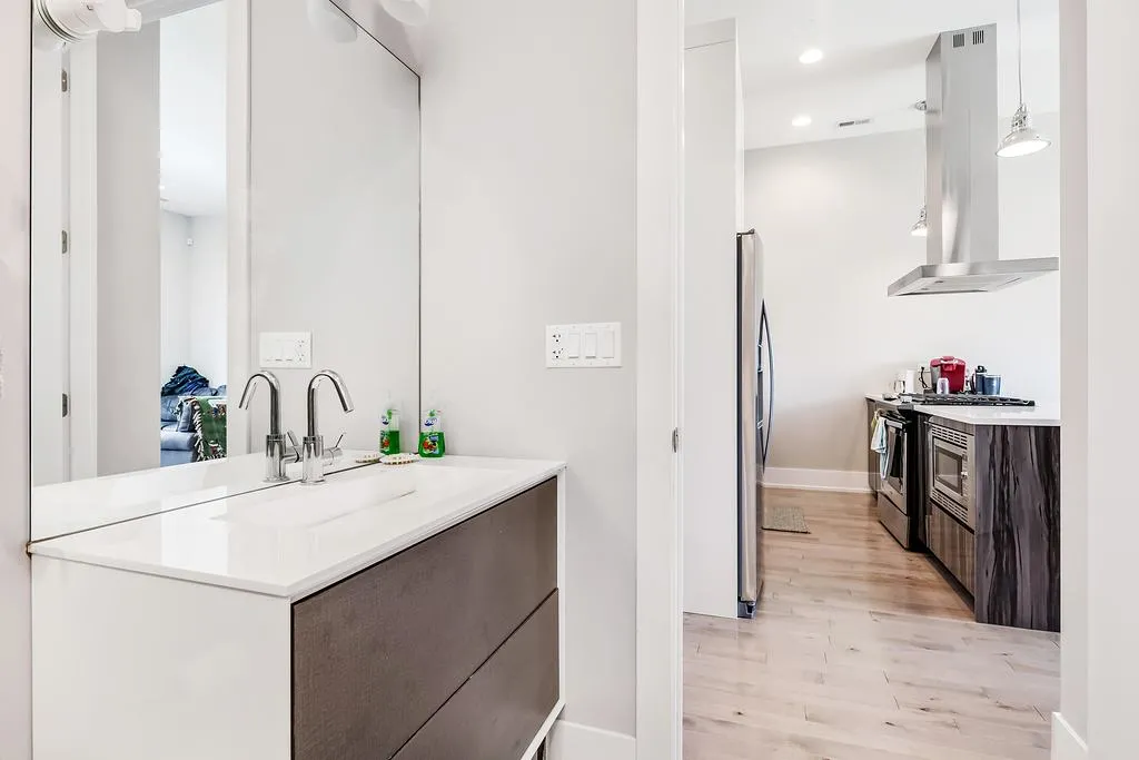 943 North Crosby Apartments