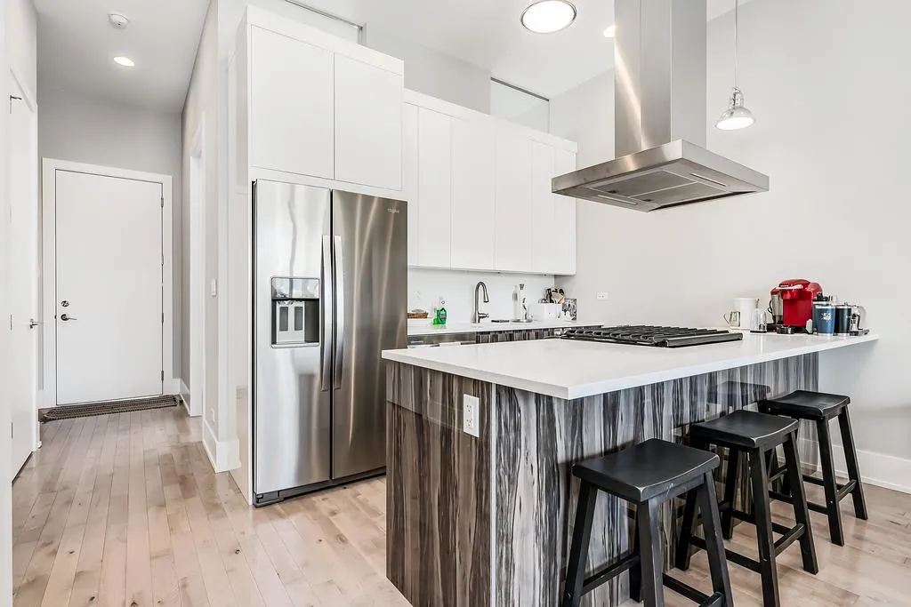 943 North Crosby Apartments