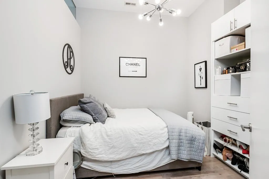 943 North Crosby Apartments