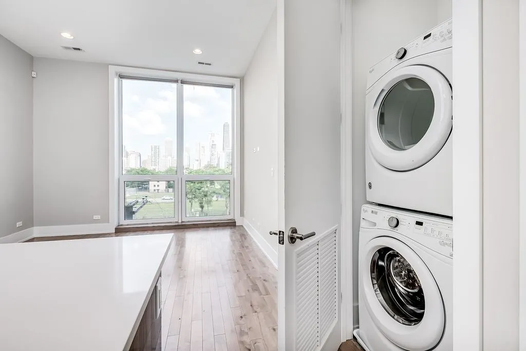 943 North Crosby Apartments