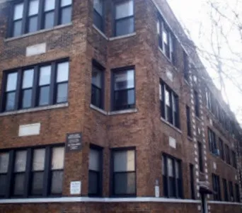 kitchen with gas range at 1003-1009 West Oakdale Apartments