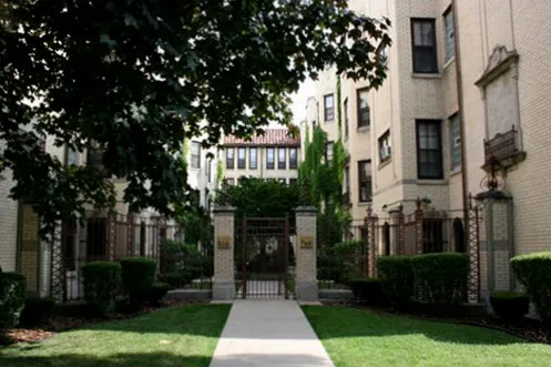 Farwell Court Apartments