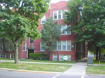 exterior of 2139-47 W Lunt / 6967-77 N Bell Apartments