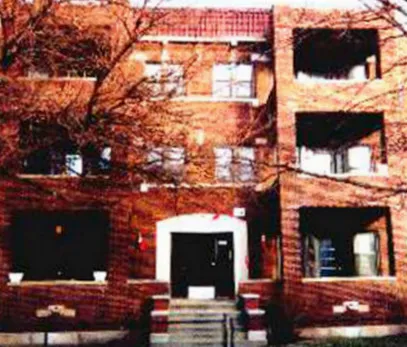 building exterior of 4421 North Paulina Apartments 