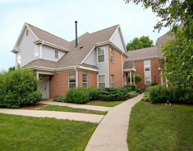1533  BALDWIN CT 60090-Village Green at Arlington Club-WHEELING-IL
