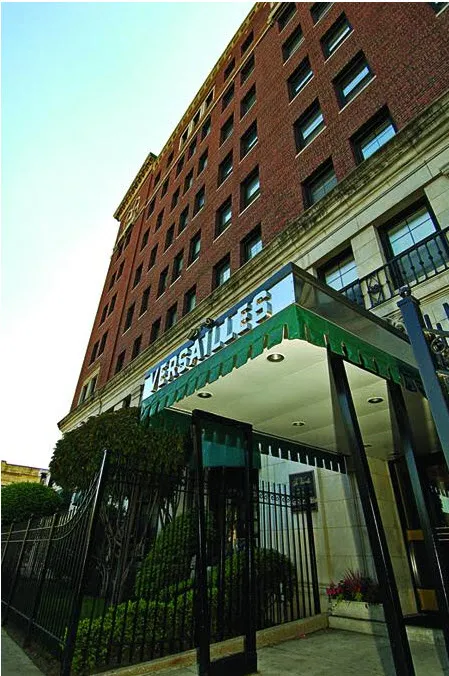 exterior of The Versailles Apartments in Hyde Park Chicago