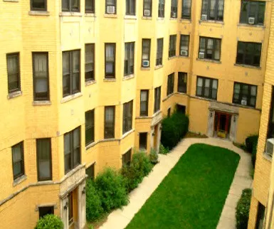 3815-23 N Greenview Apartments