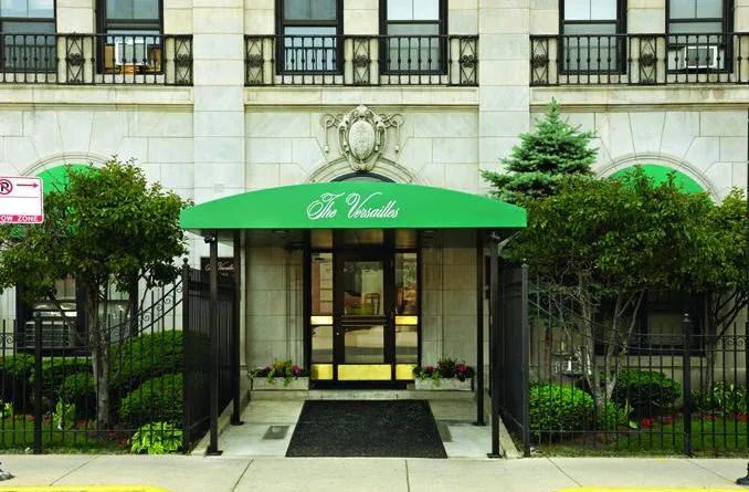 exterior of The Versailles Apartments in Hyde Park Chicago