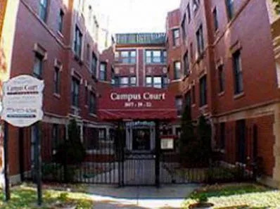 entry courtyard at Campus Court Apartments in Hyde Park Chicago