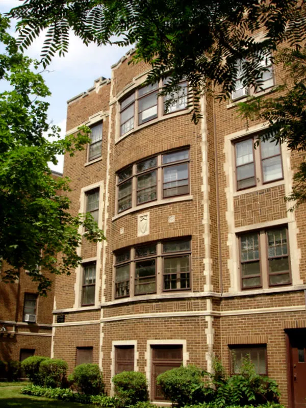 4241-4247 N Hermitage Apartments