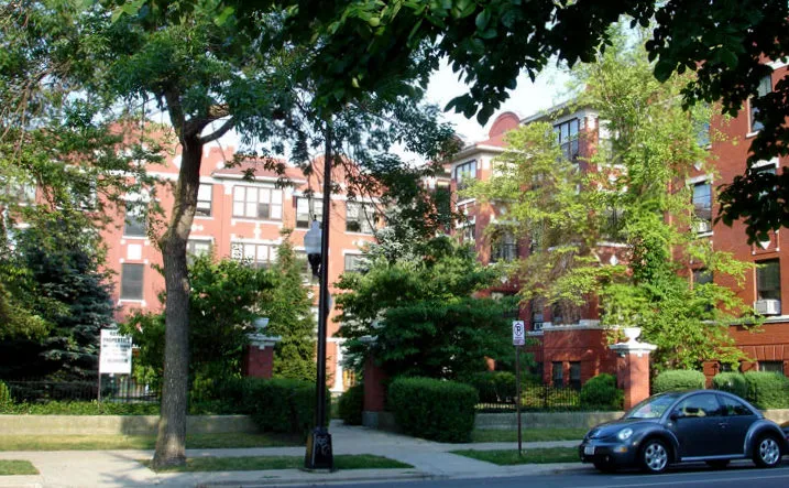 red brick exterior of 4615-4633 North Damen Apartments