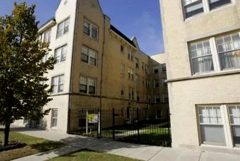 view of 4500 N Ashland/1606 W Sunnyside Apartments in Ravenswood