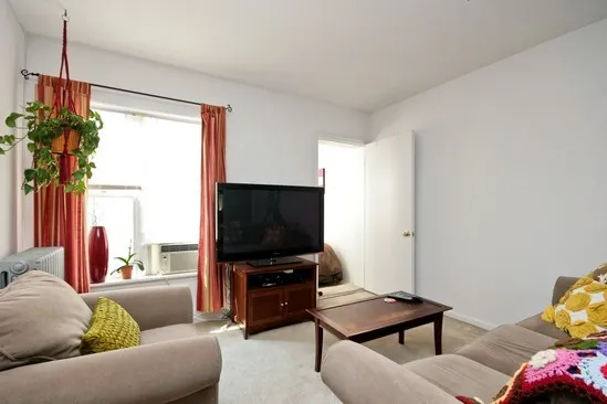 649 West Oakdale Apartments