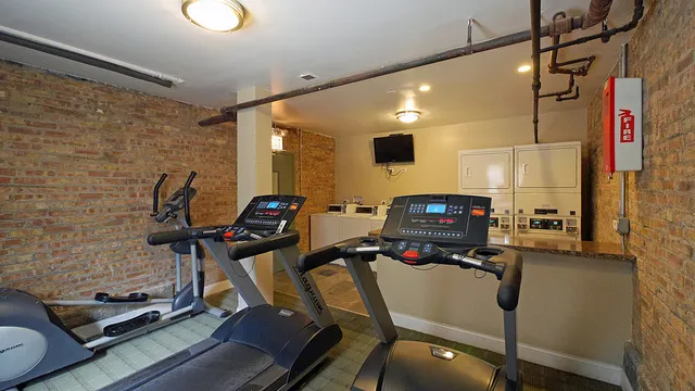 660 West Barry Apartments