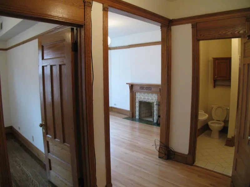 exterior limestone at 3822 North Sheffield Apartments