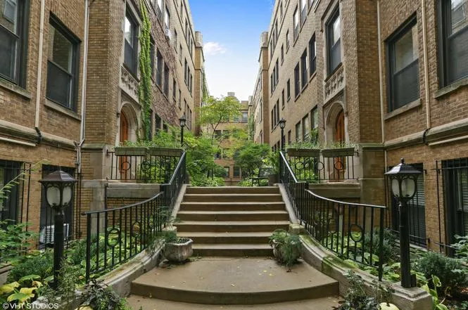 636 W WAVELAND AVE 60613-Waveland Courts Condominiums-unit#1E-Chicago-IL