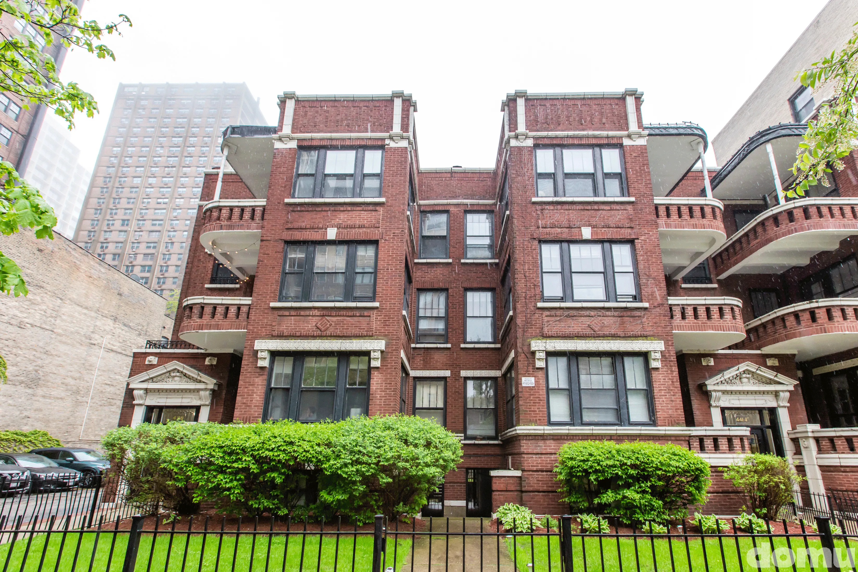 439 W Melrose Apartments