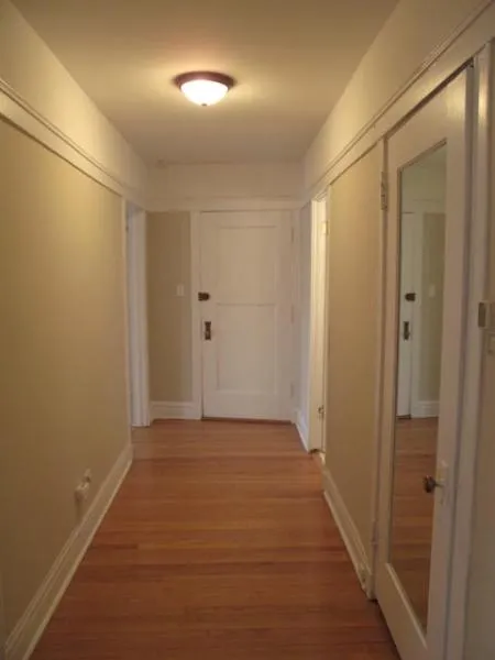 walkway and entry of Birchwood Manor Apartments in Rogers Park Chicago