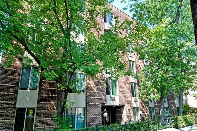 2216 N Geneva Terrace Apartments