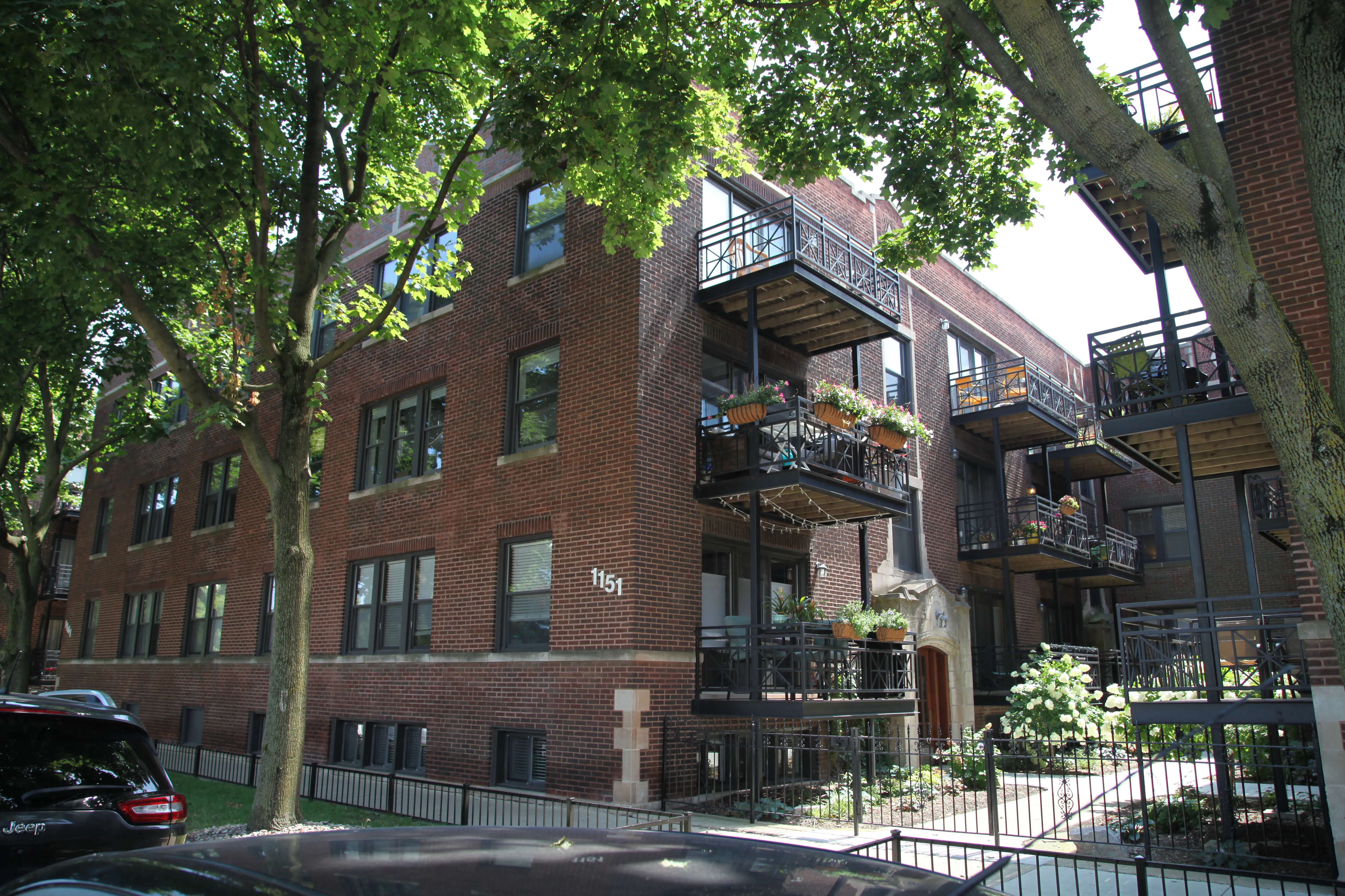 1133-1157 W GRACE ST 60613-Grace Court-Chicago-IL