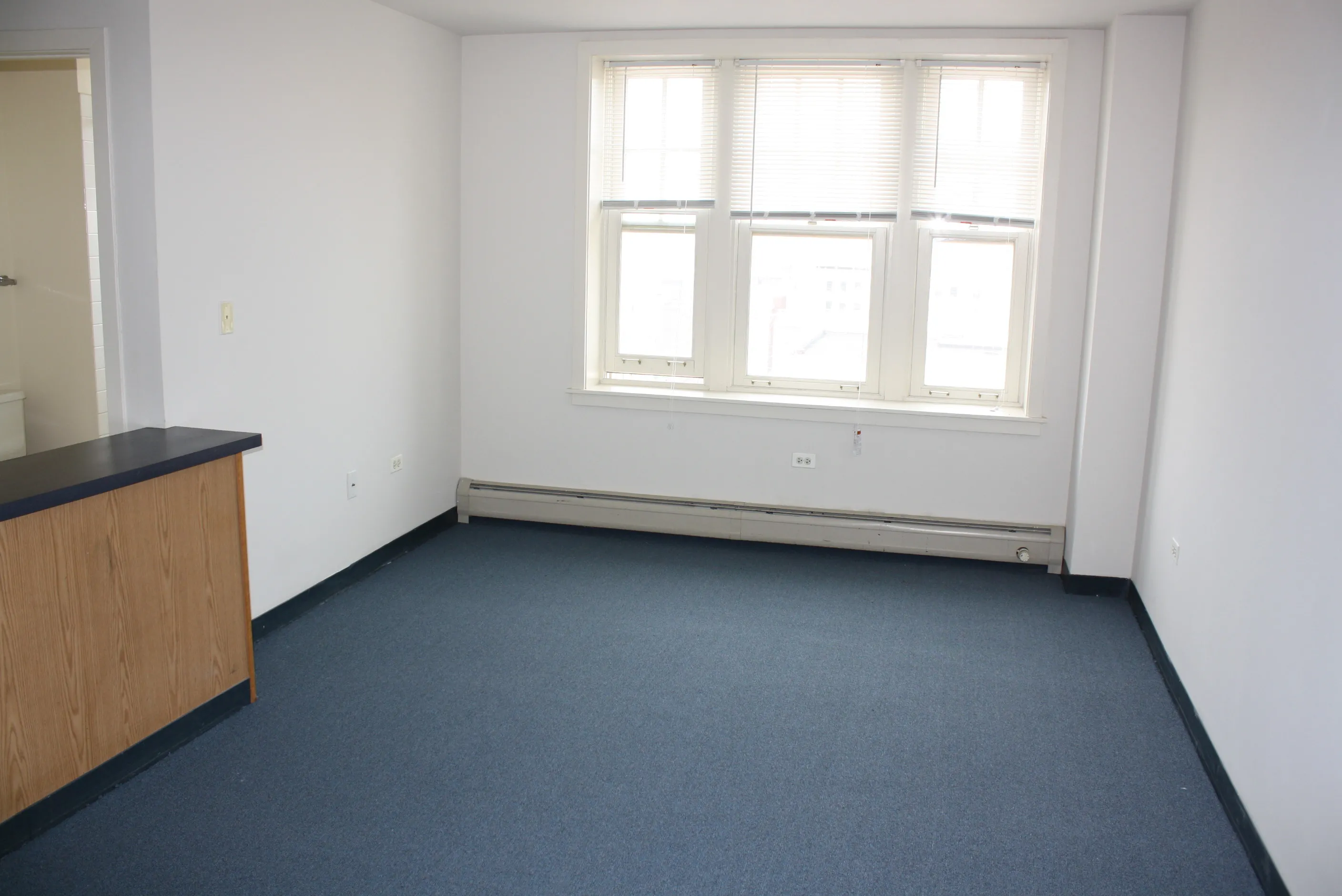 exterior facade of the Bryn Mawr Apartments in Chicago