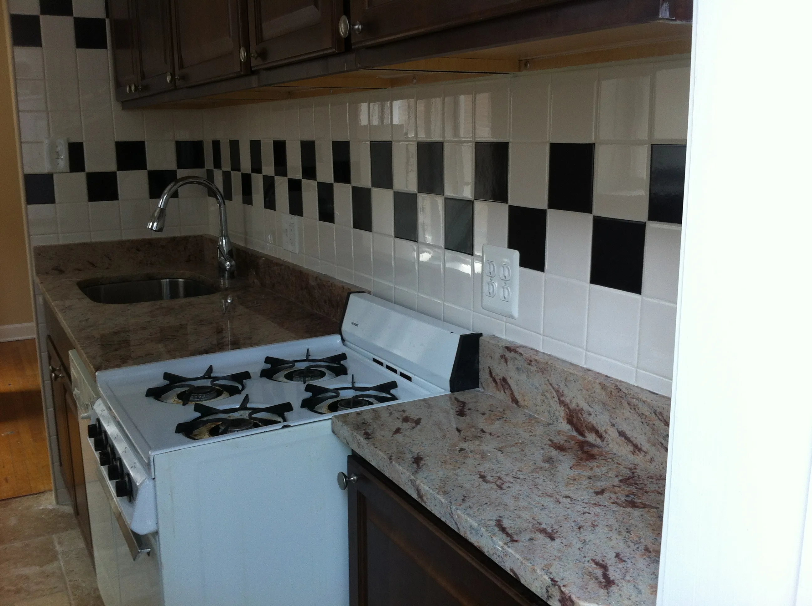 1323 West Touhy Avenue $785.00, May 1 one bedroom