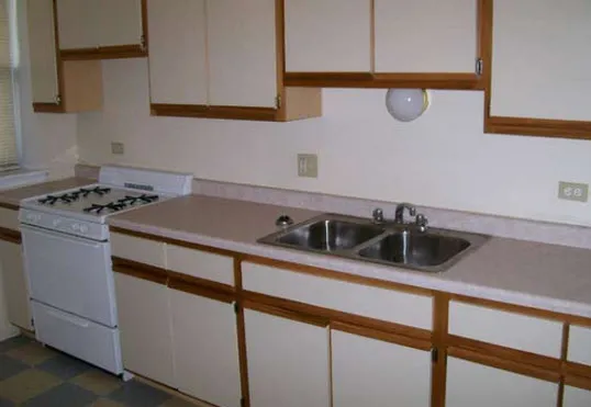 tan brick street exterior and entrance of 4737 South Ingleside Apartments