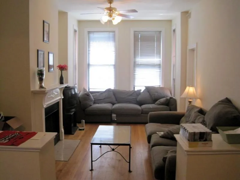 2043 N Sheffield Apartments