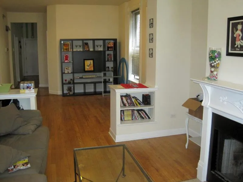 2043 N Sheffield Apartments