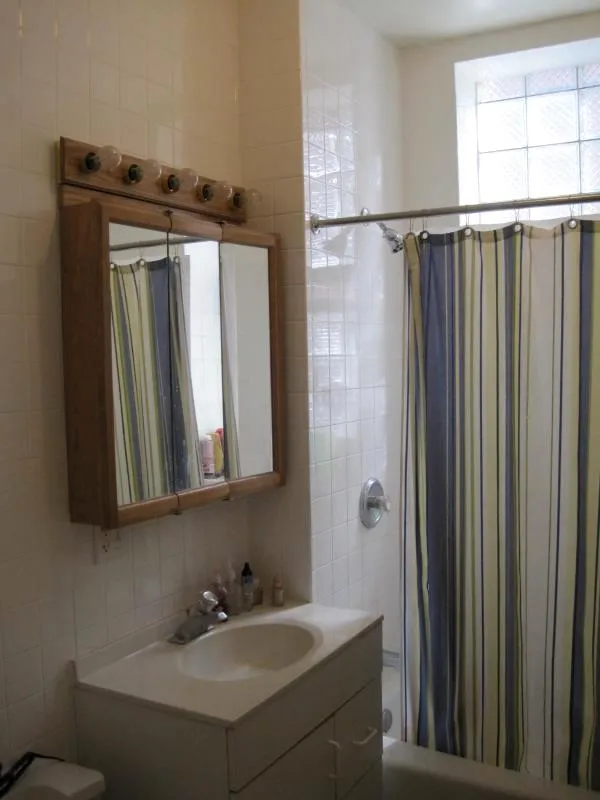 2043 N Sheffield Apartments