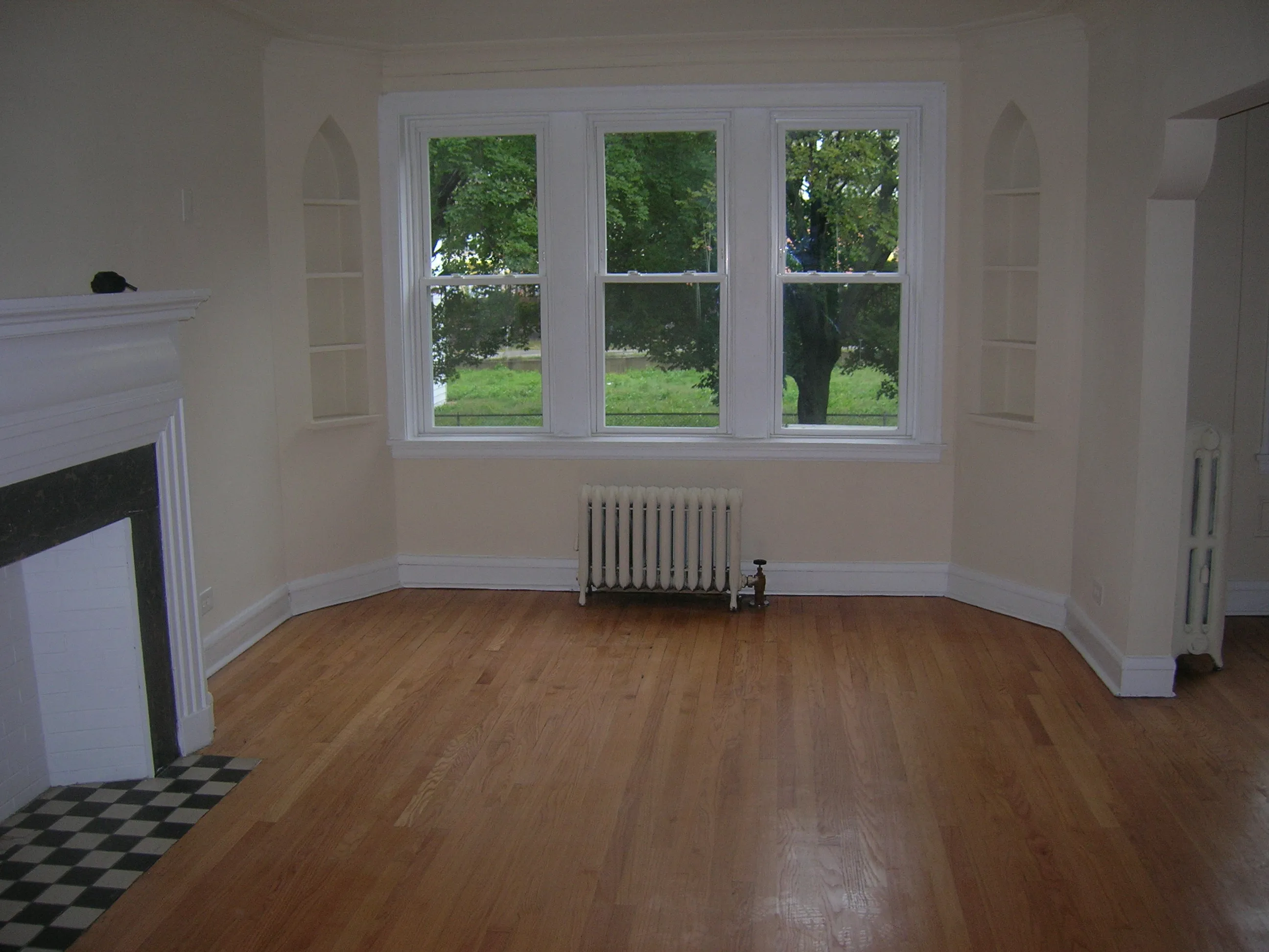 1733-1735 W Pratt Apartments