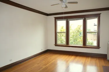 entrance of 6054-56 N Broadway/1207-09 W Glenlake Apartments in Edgewater