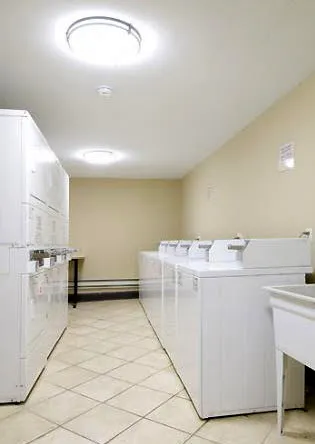 910 West Lawrence Apartments