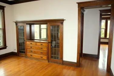 entrance of 6054-56 N Broadway/1207-09 W Glenlake Apartments in Edgewater